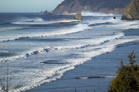 A field of ocean waves force their way into shore at Cannon Beach against the strong winds along the Oregon Coast, USA.