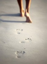 feet_walking_on_beach